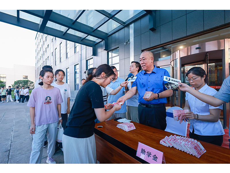 ����BET16������(�й�)Ψһ�ٷ���վ��һ��22����ѧ·������������������4800��������ѧ��Բ�δ�ѧ